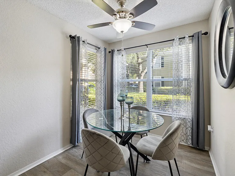2 Bedroom (Renovated) - 2 Bed / 2 Bath - 962 Sq.Ft.