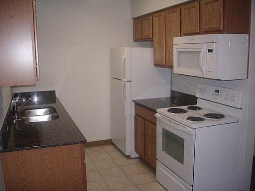 2nd image of 405 4th St APT 9