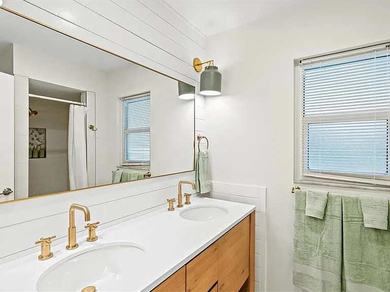 2641 Hyde Park St — Photo 37