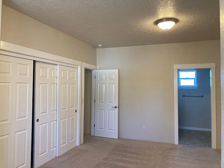 806 SW Kinsington Ct — Photo 16