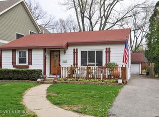 1122 N Webster St, Naperville, IL 60563