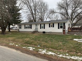 321 W Madison St, Moweaqua, IL 62550