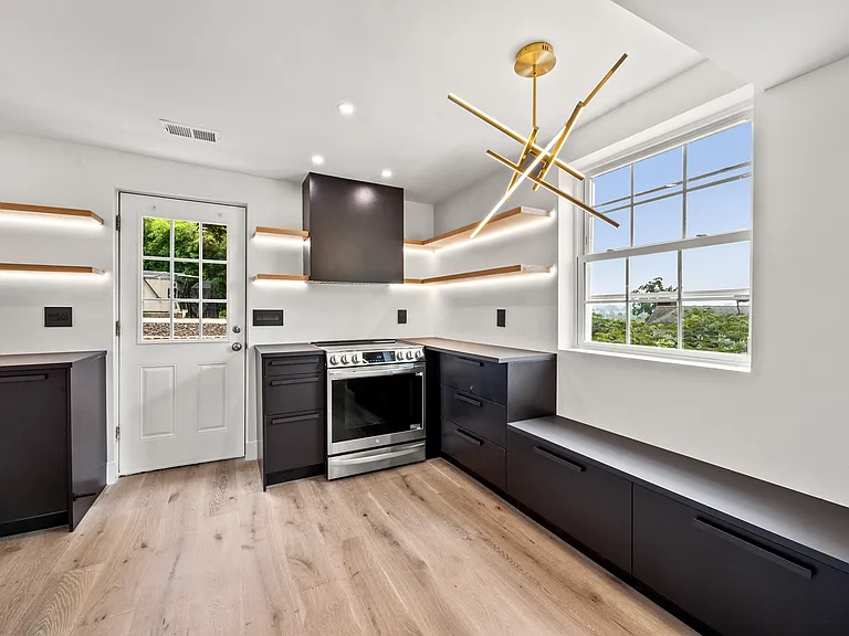 3017 S Hill St — Photo 36