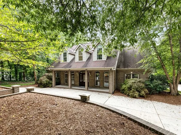 4105 Hardaway Dr, High Point, NC 27265