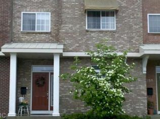 255 S Eastowne Dr, Norton Shores, MI 49444