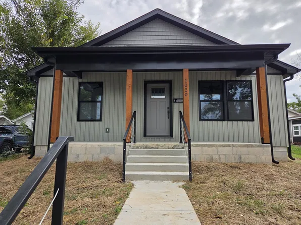 1020 Sycamore St, Carthage, MO 64836