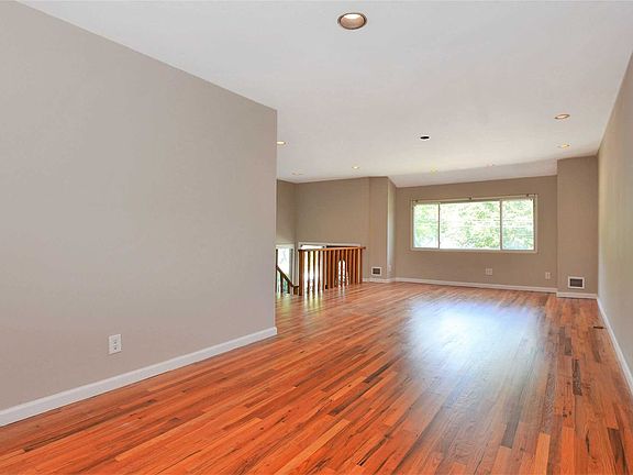 5th image of 1011 Dartmouth Ln