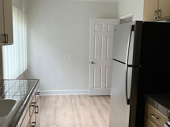 5th image of 4949 Tyrone Ave APT 7A