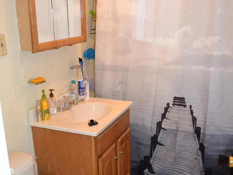 144 Davis Ave #5 — Photo 11