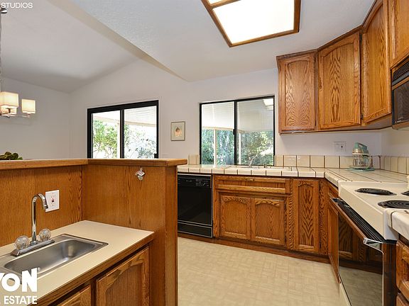 3rd image of 51 Petrilli Cir