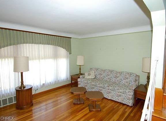 5th image of 4836 Summer Ln