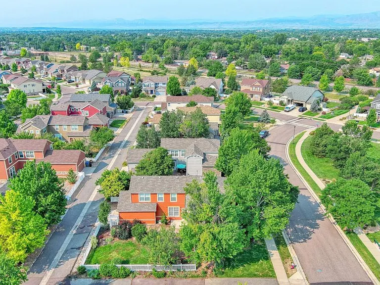 2370 Windmill Dr — Photo 32