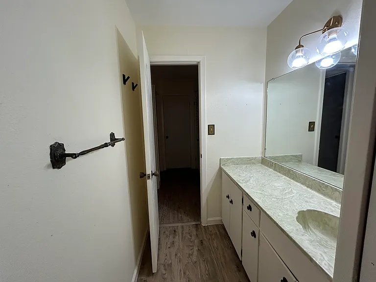 17 Ebony Ave — Photo 19