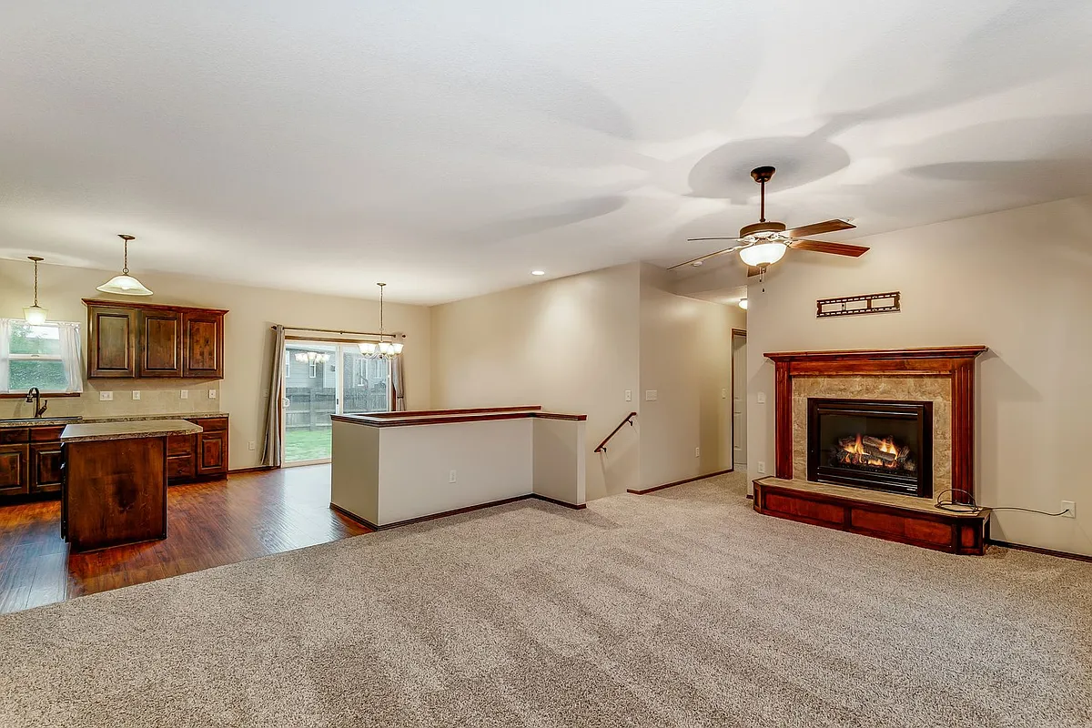 Building Photo - 3056 N Rough Creek Rd
