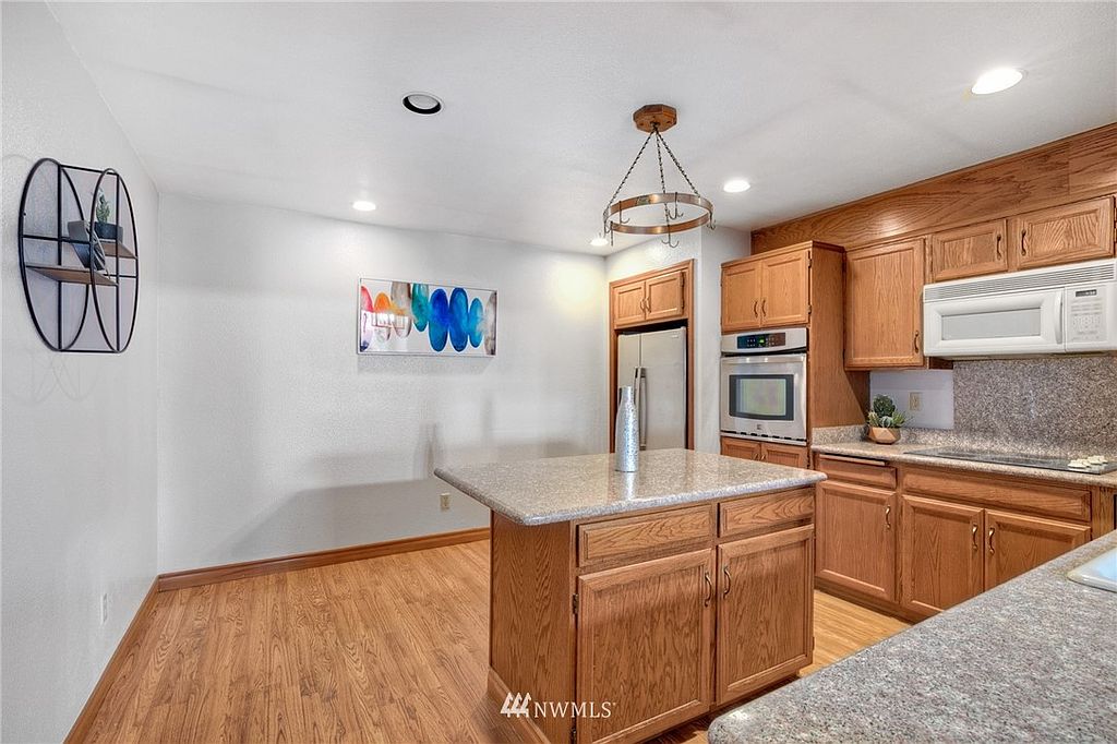 Le Mer Condominiums - Tacoma, WA | Zillow