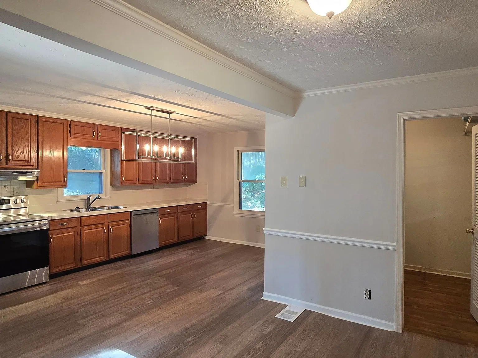 3 bed, 1438 sqft, $2,300 — Photo 4
