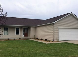 220 Creek Pointe Cir, Durand, MI 48429