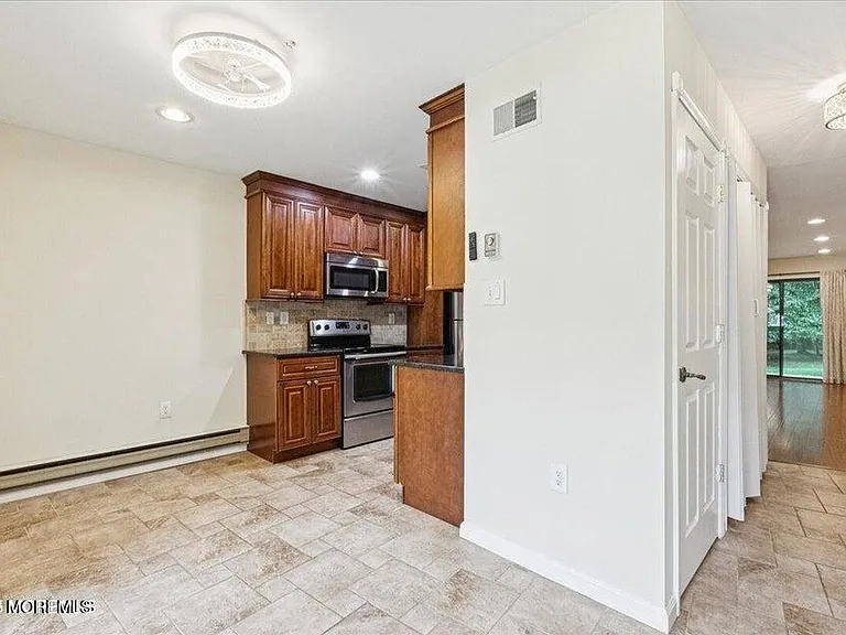 70 Overlook Way #E — Photo 7