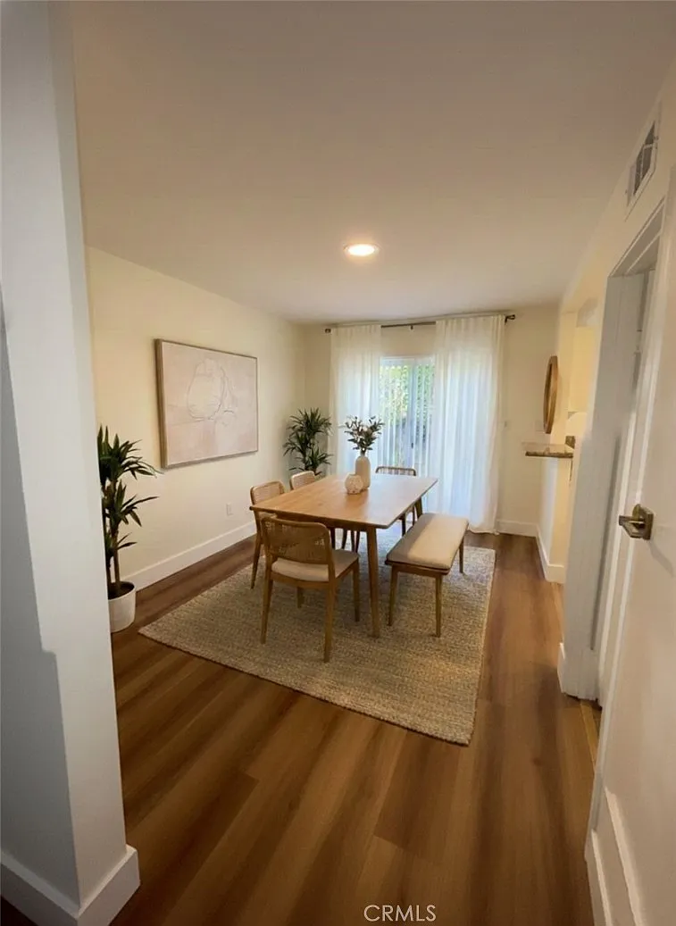 2 bed, 1.5 bath, 1164 sqft, $2,350 — Photo 2
