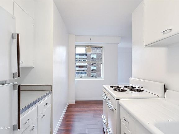 4th image of 80 La Salle St APT 19D