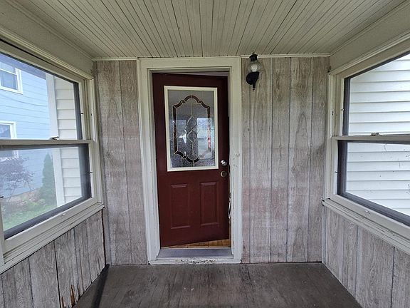 3rd image of 147 E Cotton STREET