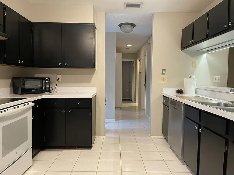 5080 Barrington Cir — Photo 9