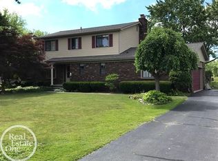 28362 Kingsberry Rd, New Baltimore, MI 48047