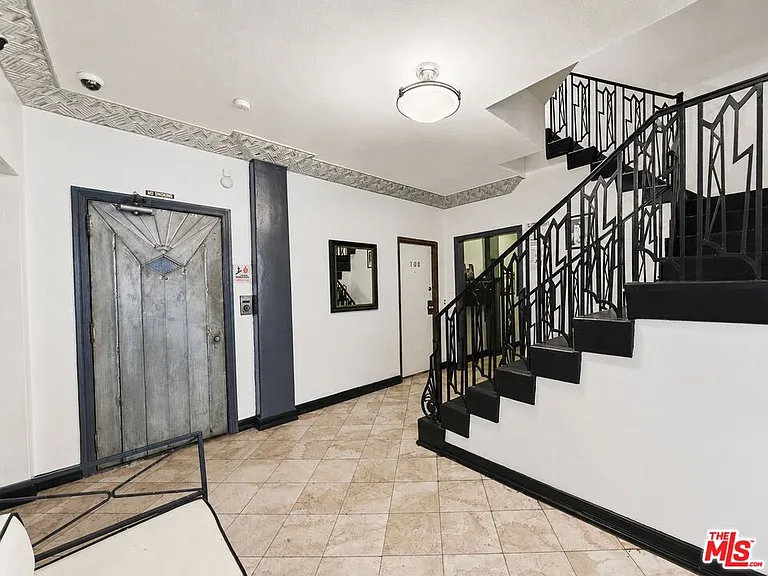 1314 N Hayworth Ave #303 — Photo 34