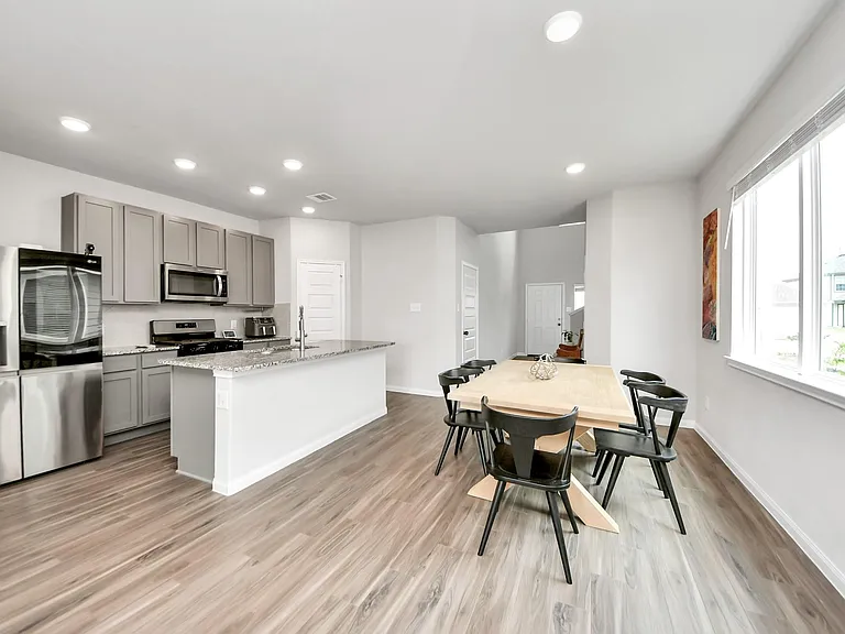 2473 Carp Dr — Photo 9