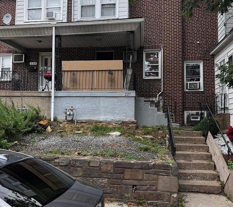 1st image of 227 Laurel Rd