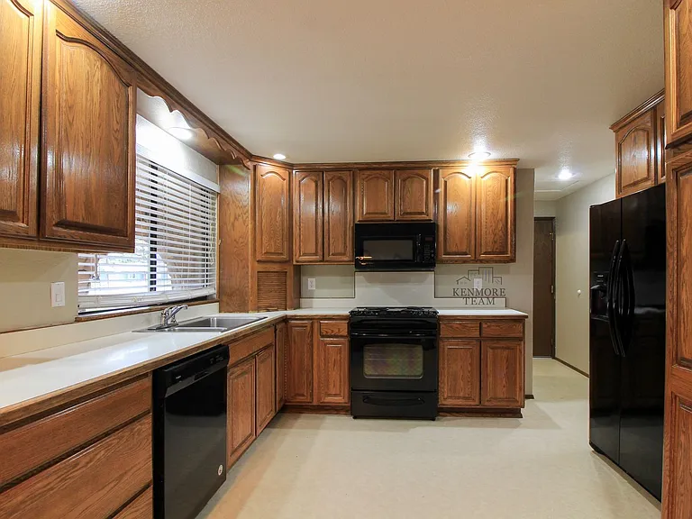 411 Snyder St — Photo 3
