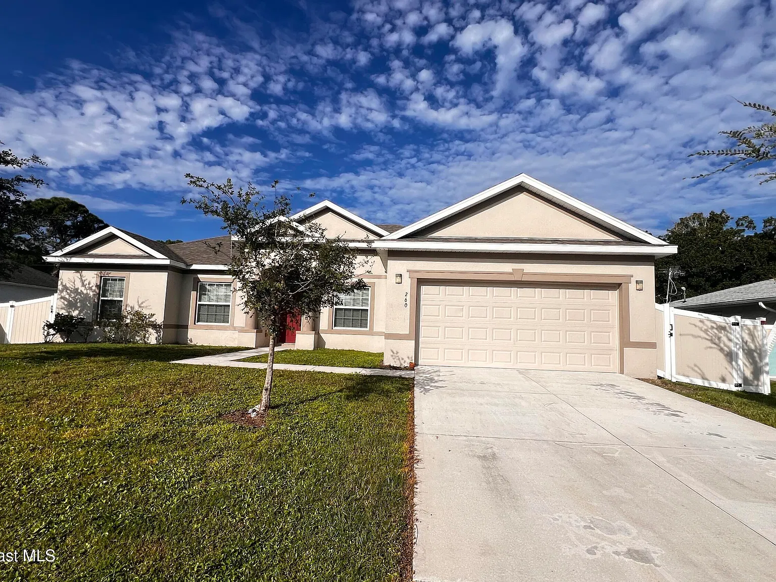 4 bed, 3.0 bath, 2337 sqft, $2,500 — Photo 2