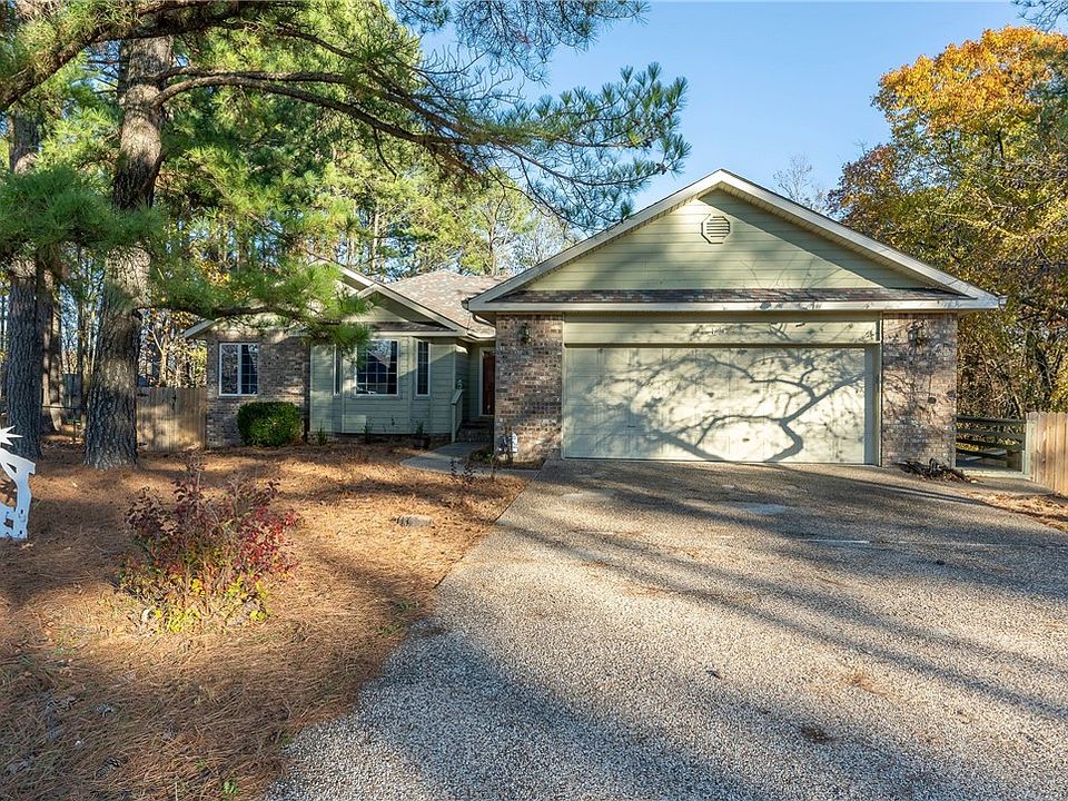 1st image of 15 Crosshill Dr
