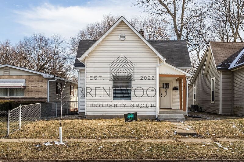 1st image of 929 N Tremont St