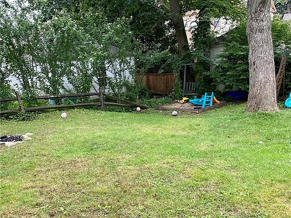 3rd image of 11 Park Dr