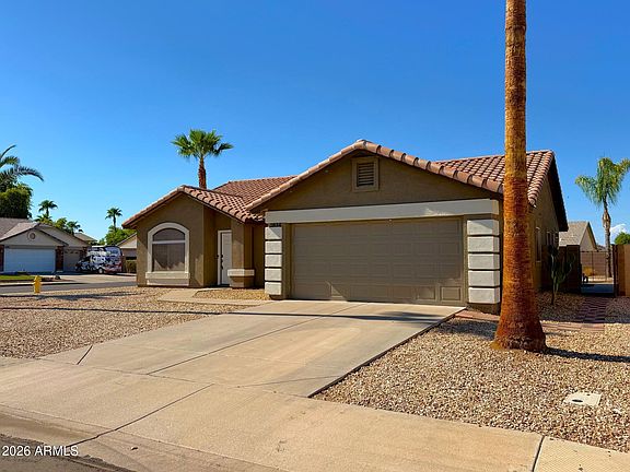 2nd image of 2834 E Oakland Court