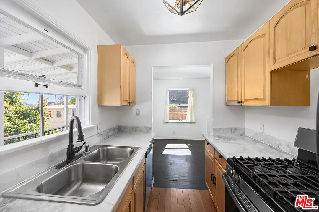 1 bed, 1.0 bath, $2,595 — Photo 4