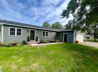 4358 Manor Wood Dr S, Traverse City, MI 49685