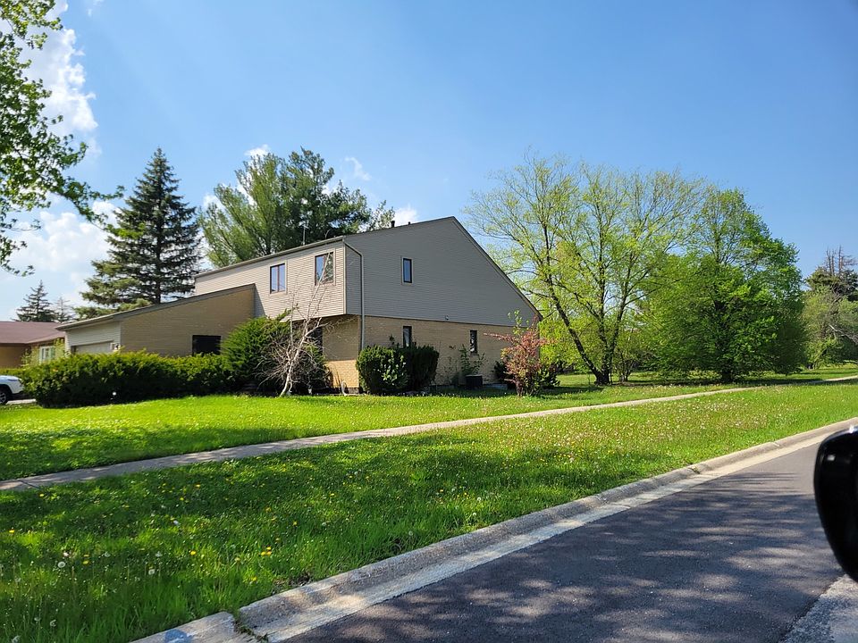 2nd image of 4900 Crest Ct