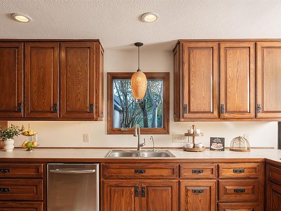 3rd image of 509 Roy Creek Ln