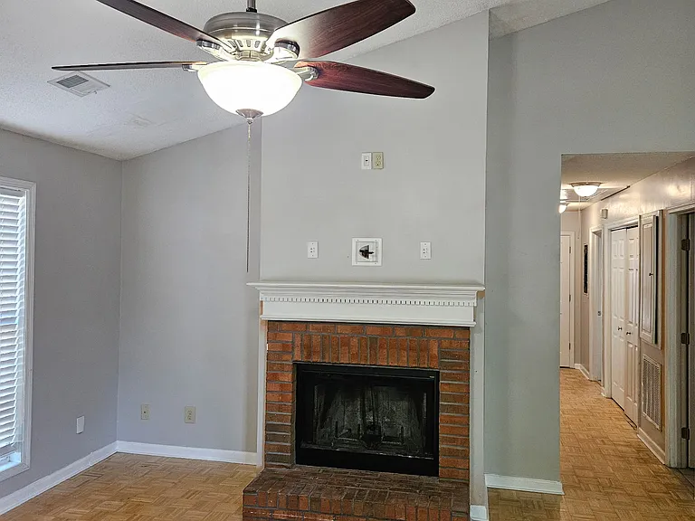 147 Edgemont Dr — Photo 15