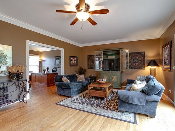 5th image of 809 Hunterboro Ct