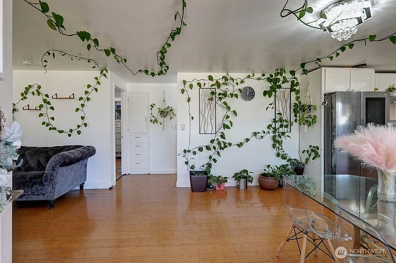 3rd image of 1010 D Street SE