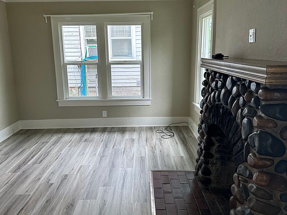 3rd image of 905 Crawford St