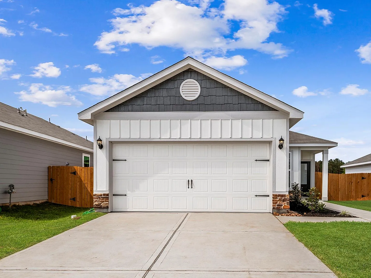 3 bed, 2.0 bath, 1306 sqft, $1,870 — Photo 1