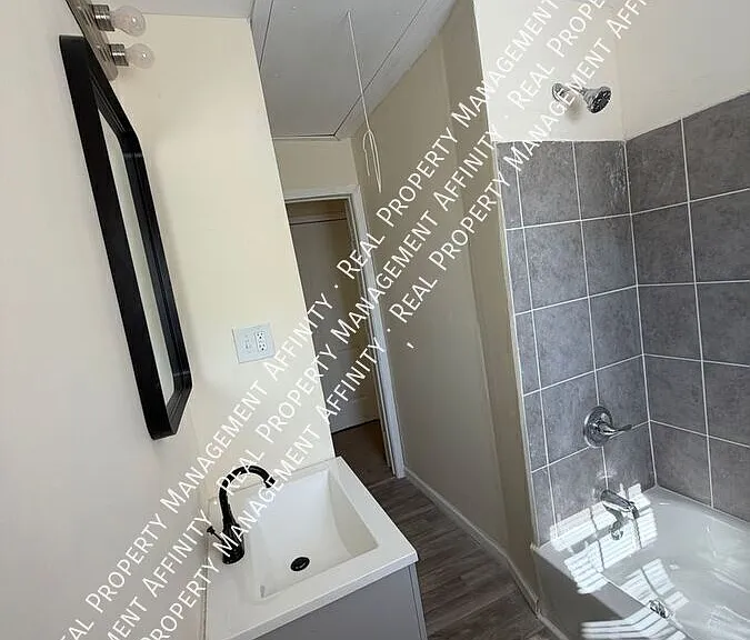 2490 Staten Ave #3 — Photo 7