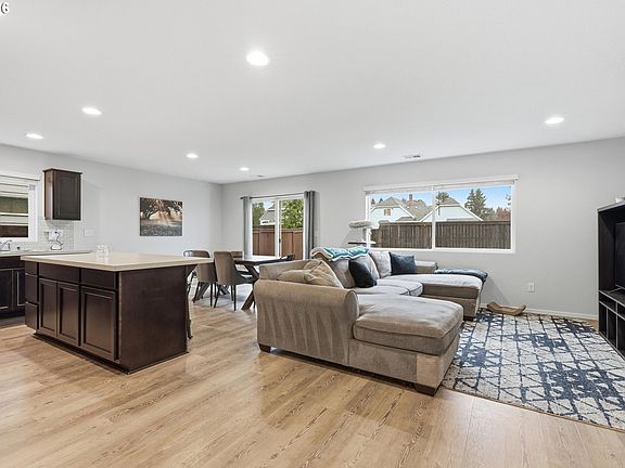 3rd image of 653 NE 138th Pl #93