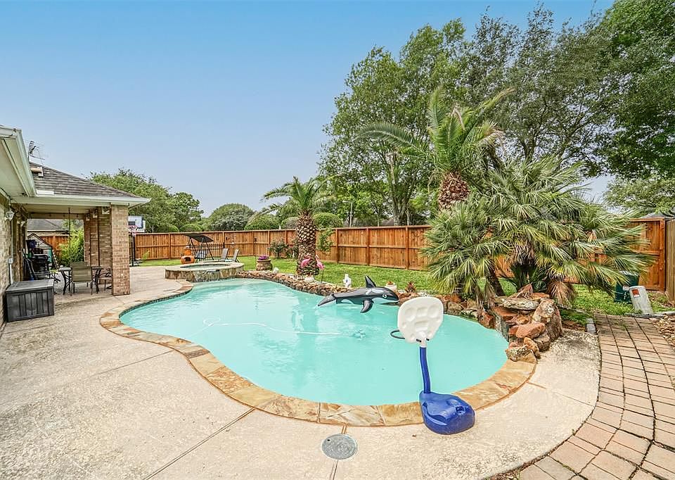 1st image of 387 Henderson Ln