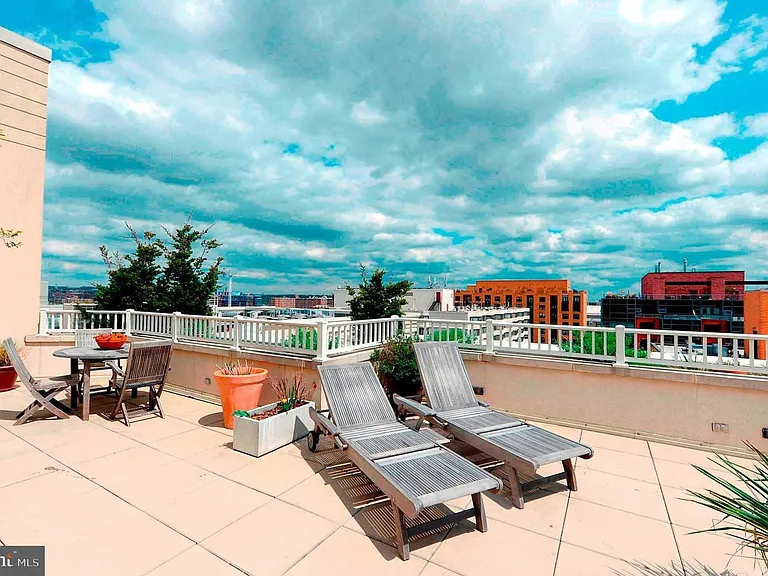 1111 11th St NW #201 — Photo 29