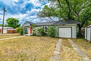 5th image of 610 W Avenue L